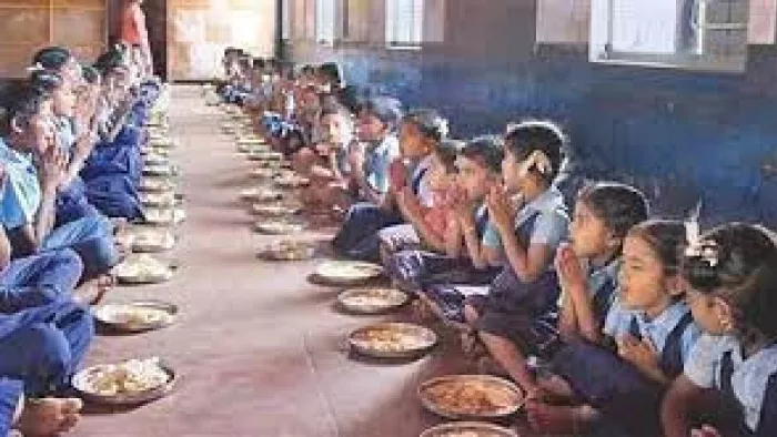 मध्याह्न भोजन में बच्चों की फर्जी उपस्थिति पर कसेगी नकेल