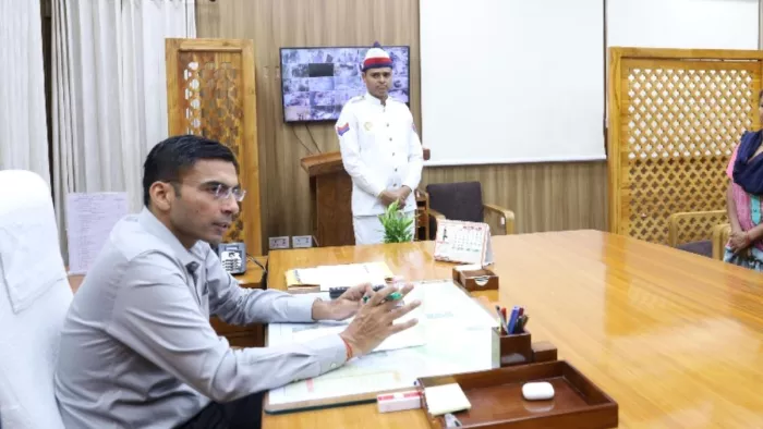 देहरादून के जिलाधिकारी सविन बंसल l साभार सूवि