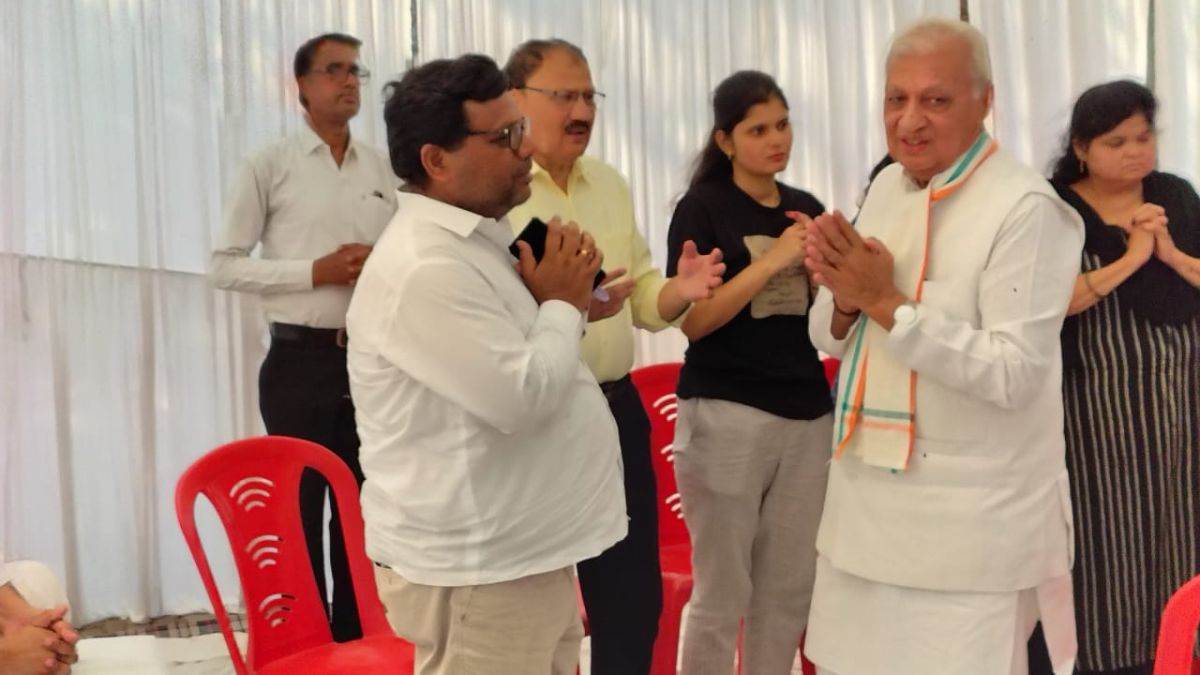 bihar governor arif mohammad khan meets family of pahalgam attack martyr shubham dwivedi in kanpur