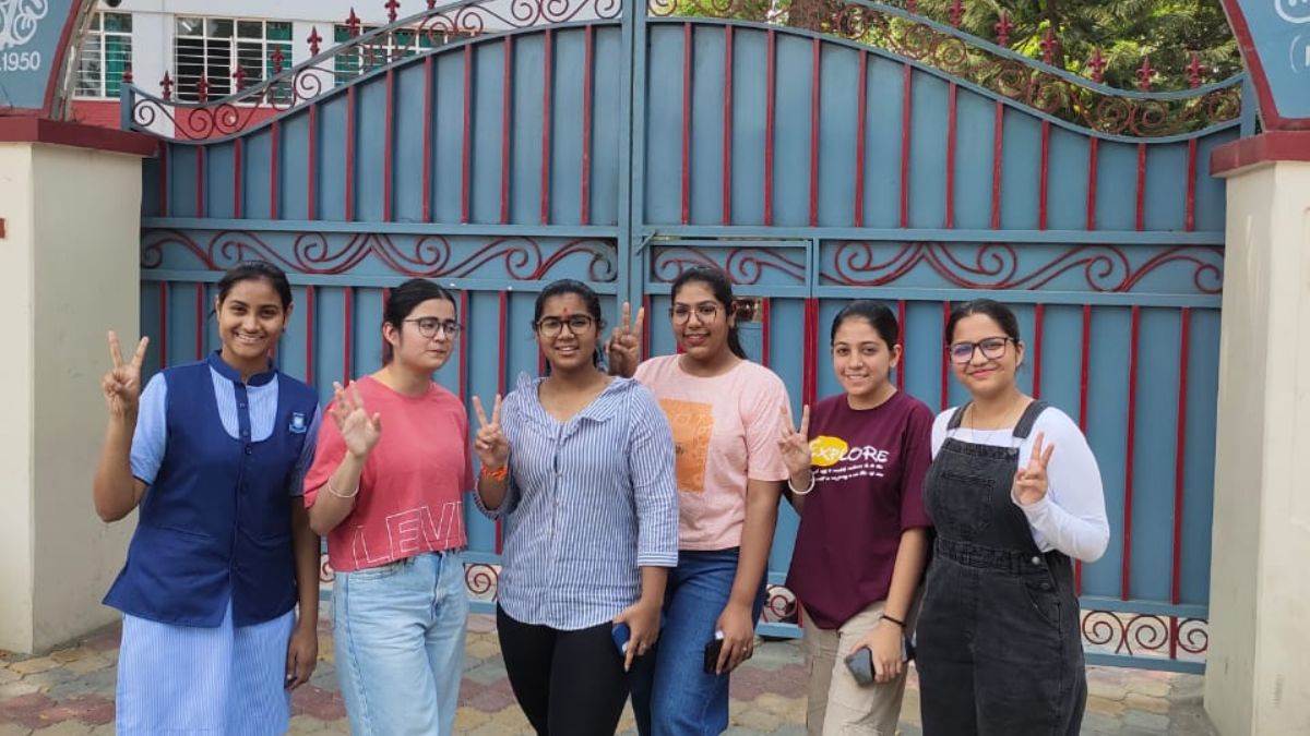 https://www.jagranimages.com/images/newimg/30042025/30_04_2025-meerut_result_23928225.jpg