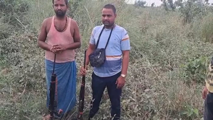 मोकामा में फायरिंग के बाद गिरफ्त में अपराधी (जागरण)
