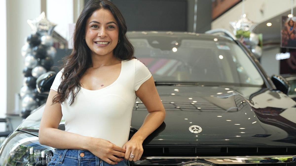 https://www.jagranimages.com/images/newimg/30042025/30_04_2025-shehnaaz_gill_new_car__23928564.jpg