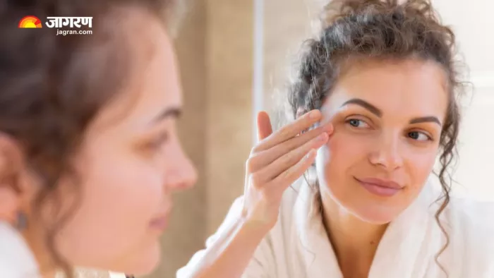 Under-Eye Area को नुकसान पहुंचा सकती हैं ये 5 चीजें, गलती से भी न करें इस्तेमाल (Image Source: Freepik)