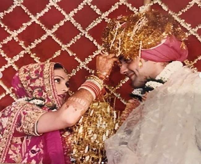 Bobby Deol ने शादी की 25 वीं वर्षगांठ पर शेयर की दिलचस्प तस्वीरें जमकर हो रही हैं वायरल - Bobby Deol on 25th wedding anniversary shared throwback pictures with wife Tanya, See