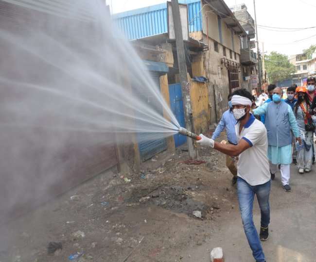 सैनिटाइजेशन अभियान का खुद महापौर जय प्रकाश ने निरीक्षण किया।