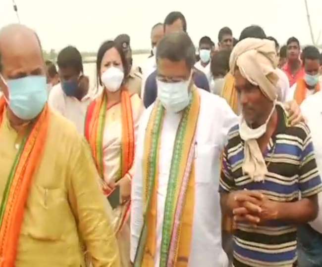 केंद्रीय मंत्री धर्मेंद्र प्रधान ने ओडिशा में चक्रवात यास से प्रभावित जिलों का किया दौरा। फाइल फोटो