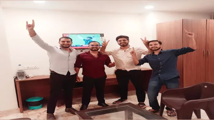 आइपीएल में गुजरात टाइटंस की जीत के बाद प्रयागराज में यश के मित्र भी झूम उठे