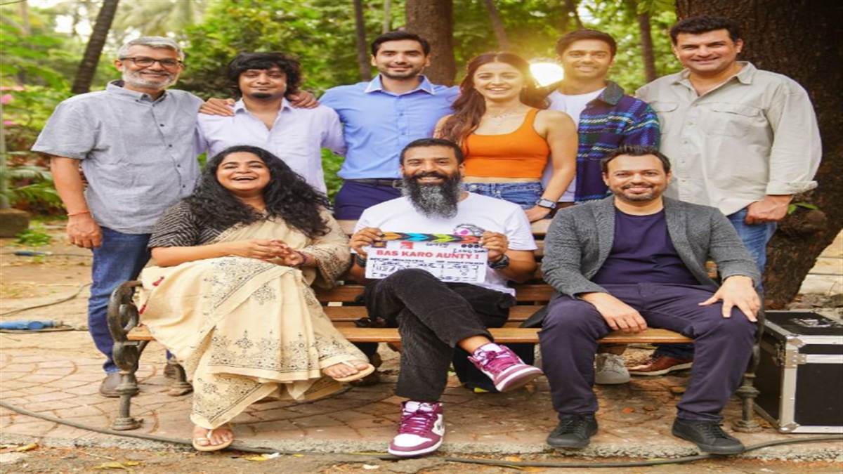 https://www.jagranimages.com/images/newimg/30052022/30_05_2022-bas_karo_aunty_team_22758097.jpg