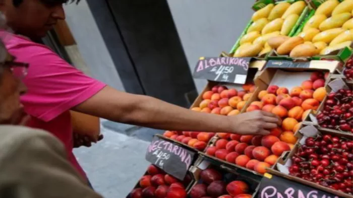 Seasonal Fruits Benefits: सेहत के साथी हैं मौसम के फल