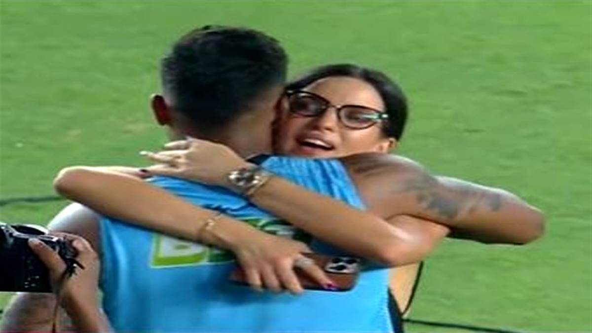 Video: IPL फाइनल जीतने के बाद दौड़कर पति के गले लगी नताशा, भावुक पत्नी को हार्दिक ने दी जोरदार 'झप्पी'