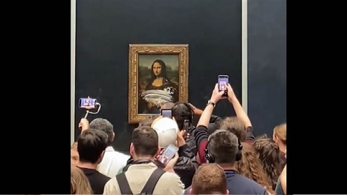 A man who arrived at a museum in France disguised as an old woman tried to destroy the Mona Lisa, a classic painting by the great painter Leonardo da Vinci. A man who arrived at a museum in France disguised as an old woman tried to destroy the Mona Lisa, a classic painting by the great painter Leonardo da Vinci.