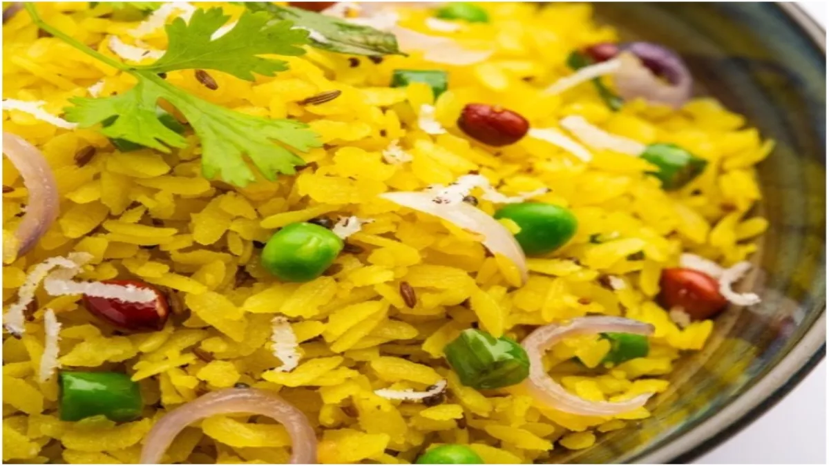 Poha For Weight Loss: क्या सच में वज़न कम करने में मददगार साबित होता है पोहा? जानें इसे खाने के फायदे