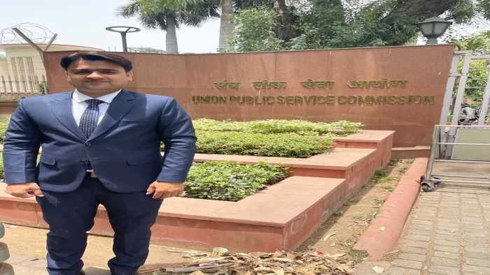 UPSC Result 2022: पढ़े सुमित कुमार ठाकुर के संघर्ष की कहानी।