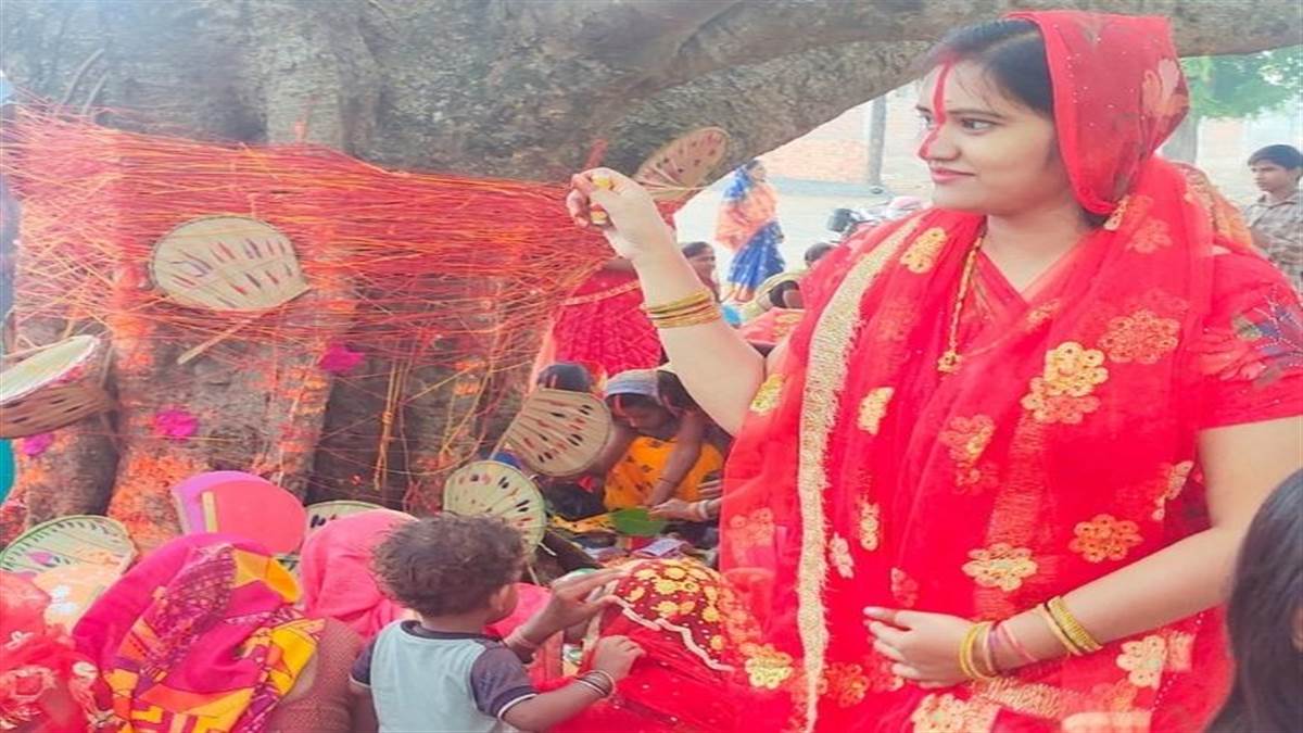 Vat Savitri Puja 2022 वट सावित्री व्रत की धूम पति की लंबी आयु के लिए