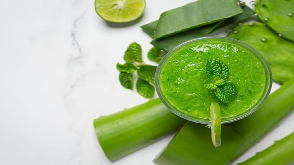 Aloe Vera Juice: त्वचा और बालों के लिए रामबाण होता है एलोवेरा जूस का सेवन, जानें इसके अनेक फायदें