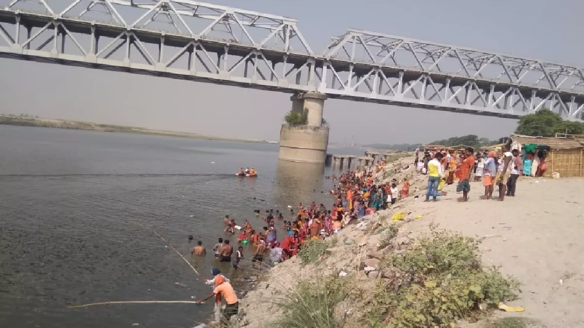 गंगा की गहराई में समा गया आंखों का तारा, मां-बाप,नाना-नानी के सामने हुआ हादसा; मछुआरे भी नहीं बचा पाए जान