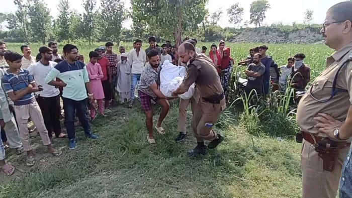 Bajpur Crime: गन्ने के खेत में महिला का नग्नावस्था में शव मिलने से क्षेत्र में सनसनी फैल गई।