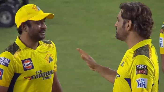 धोनी के साथ रायडू। मैच जीतने के बाद इमोशनल दिखे अंबाती।