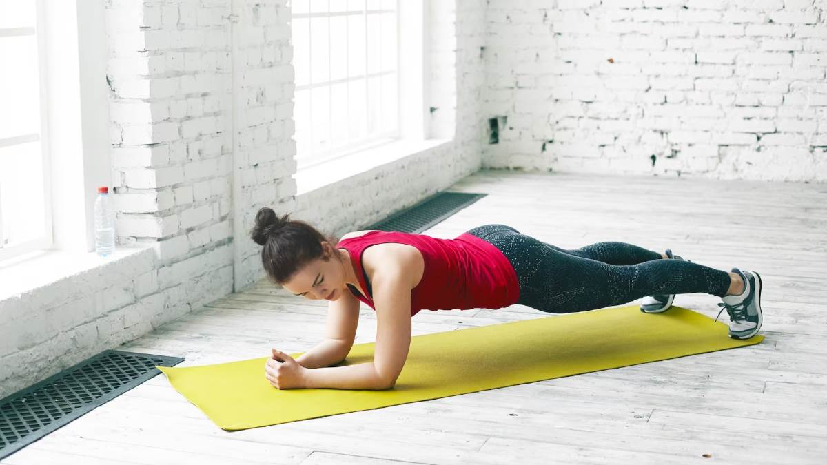 https://www.jagranimages.com/images/newimg/30052023/30_05_2023-floor_workouts_for_weight_loss_f_23427145.jpg