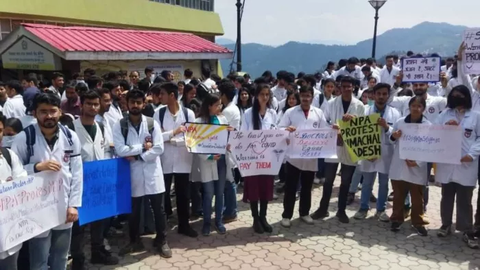 अस्पताल में दूसरे दिन भी परेशान रहे मरीज, 10 से ज्यादा ऑपरेशन टले, ऑर्थों के मरीज भी प्रभावित