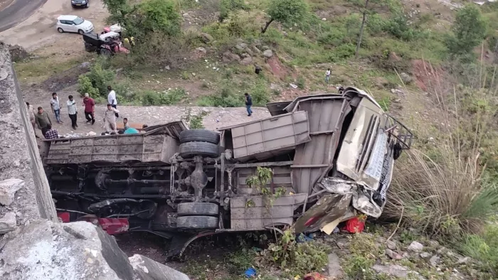 Jammu Bus Accident: अमृतसर से माता वैष्णो देवी जा रही बस खाई में गिरी, 10 लोगों की मौत; कई घायल