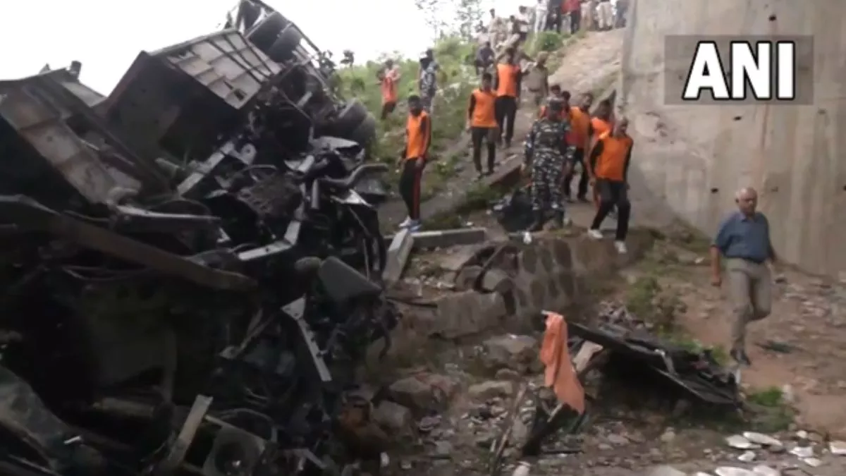 जम्मू में हादसा, बिहार में मातम: 10 लोगों की मौत, रिजर्व बस से 70 लोगों को लेकर मुंडन कराने जा रहा था परिवार