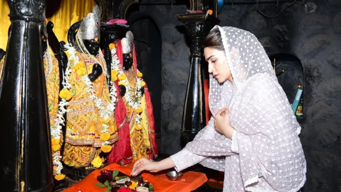 Adipurush actress Kriti Sanon visited Panchvati Temple, Twitter