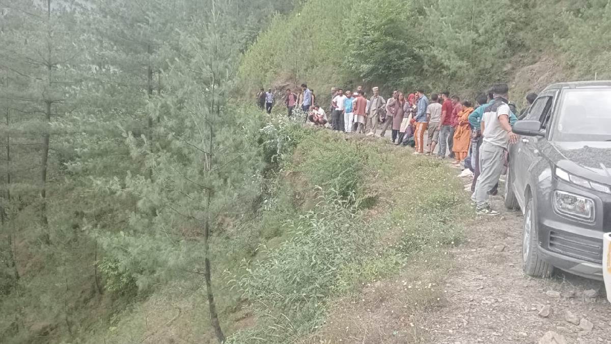 https://www.jagranimages.com/images/newimg/30052024/30_05_2024-car_accident_23728416.jpg