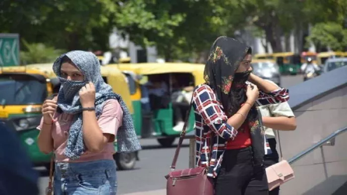 Uttarakhand Weather: गर्मी से कब मिलेगी राहत? देहरादून में तापमान 42 पार; सिर्फ इन इलाकों में बारिश के आसार