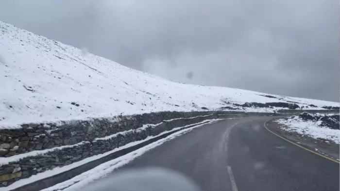 लाहौल स्पीति में बर्फबारी, शुरू होने से पहले ही बंद हुआ मनाली ग्रांफू काजा मार्ग (फाइल फोटो)