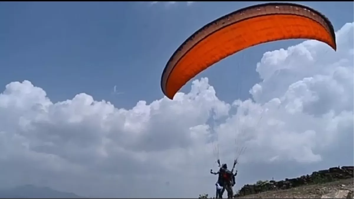 https://www.jagranimages.com/images/newimg/30052024/30_05_2024-paragliding_23728391.jpg