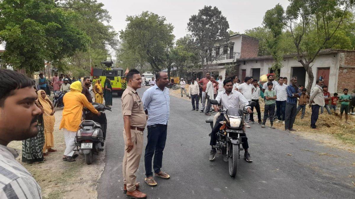https://www.jagranimages.com/images/newimg/30052024/30_05_2024-police_bheed_23728752.jpg