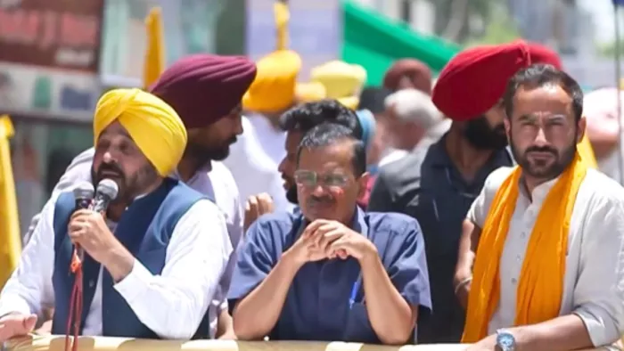 संगरूर में रोड शो के दौरान बीजेपी पर भड़के केजरीवाल