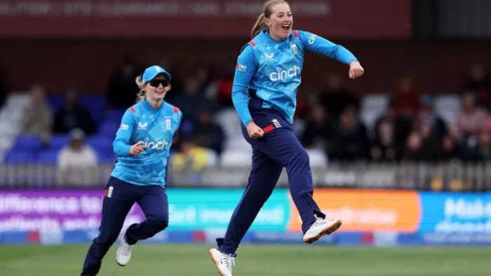 ENG W vs PAK W: सोफी एक्लेस्टोन बनीं वनडे में सबसे तेज 100 विकेट लेने वाली बॉलर