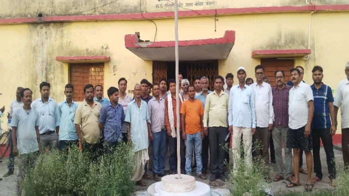 गोमिया में रेल ओवरब्रिज निर्माण के विस्थापित कर रहे मुआवजे का इंतजार