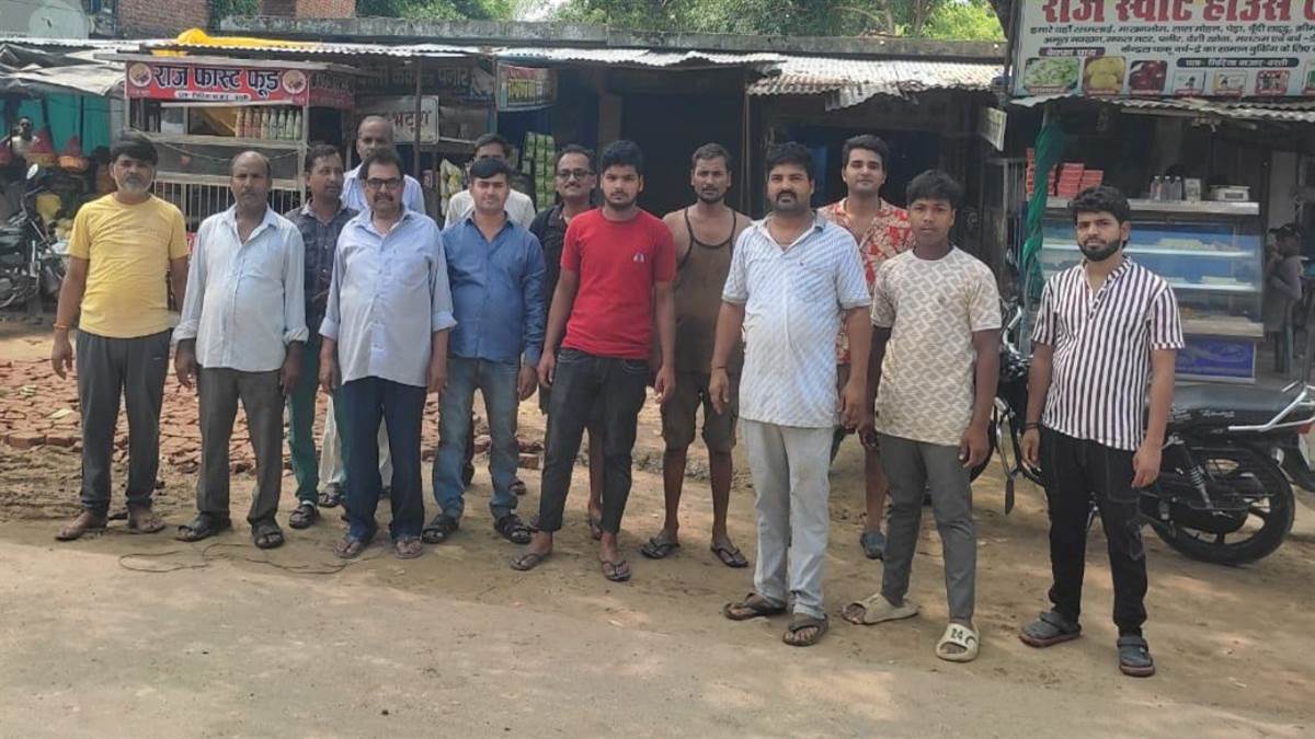 power cuts cause chaos in basti consumers protest