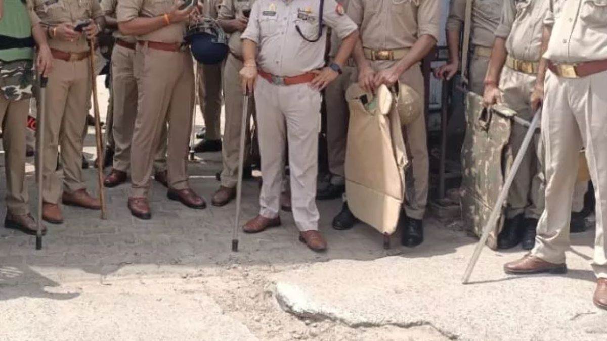 https://www.jagranimages.com/images/newimg/30052025/30_05_2025-hapur_police_9_23951086.jpg