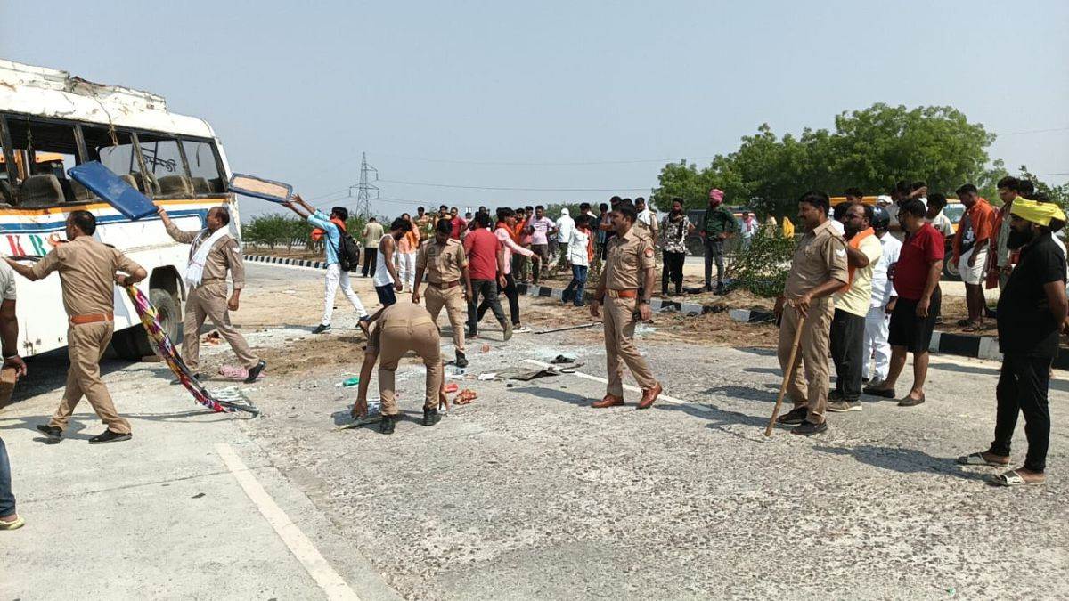 jaunpur accident bus overturns after collision four dead