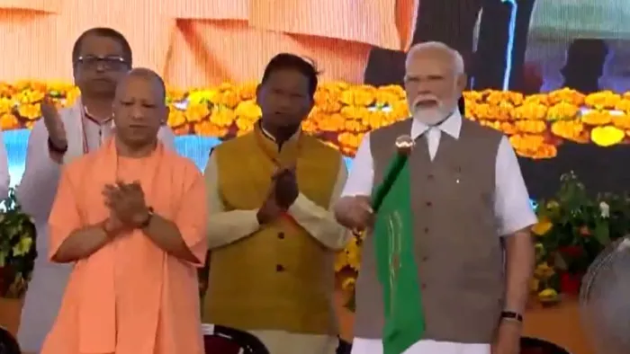 PM Modi In Kanpur: पीएम मोदी ने कानपुर में दी 47 हजार करोड़ रुपये की सौगात