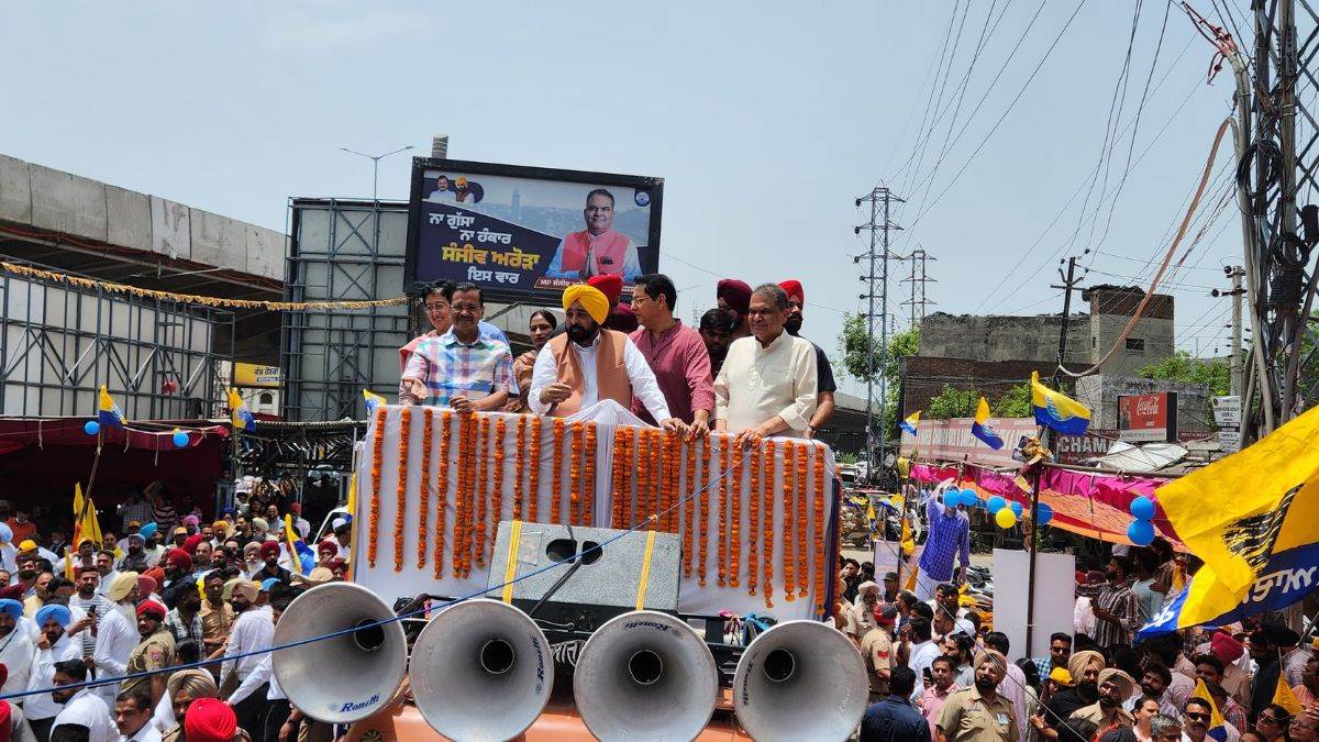 https://www.jagranimages.com/images/newimg/30052025/30_05_2025-road_show_23951140.jpg