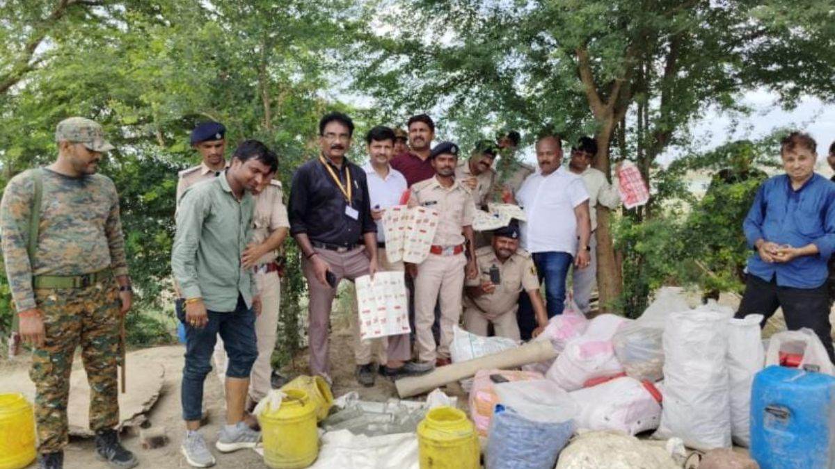 vaishali news illegal gun and liquor factory busted in raid