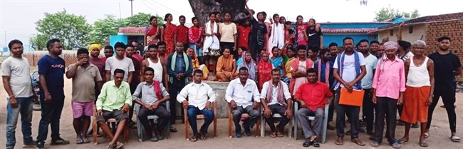 पुनर्वास व मुआवजा की मांग को लेकर ग्रामीणों ने की बैठक