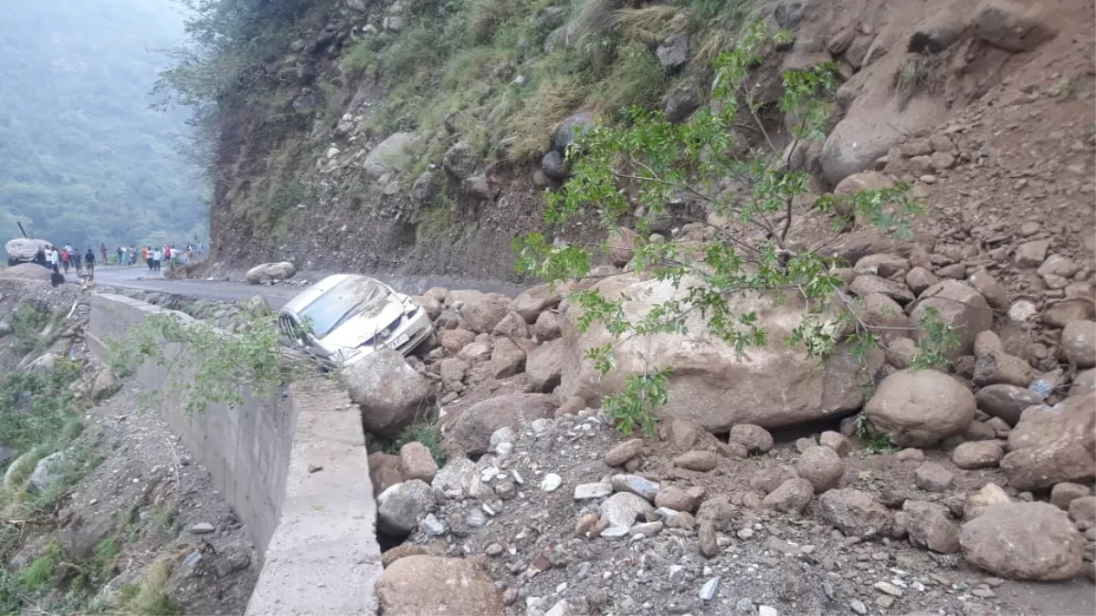 Himachal Weather Update: हिमाचल में चार दिन तक भारी बारिश का अलर्ट, भूस्‍खलन का खतरा, ट्रेवल एडवायजरी जारी