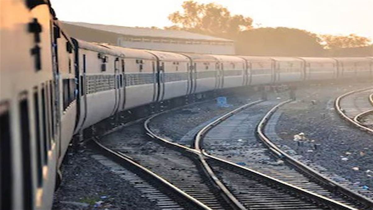 Indian Railways: दुमका-जसीडीह होकर चलेगी गोड्डा रांची एक्सप्रेस, लेट से चलेगी संतरागाछी आनंद विहार