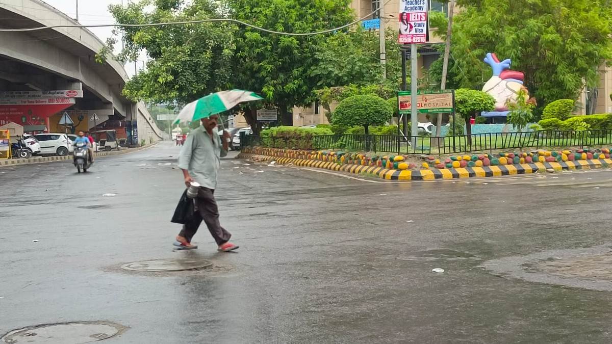 Jalandhar Weather Update जालंधर में हल्की बूंदाबांदी से मौसम हुआ सुहावना। (जागरण)