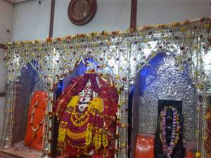 temple in varanasi गंगा घाट किनारे स्थित माता संकठा का मंदिर सिद्धपीठ है।