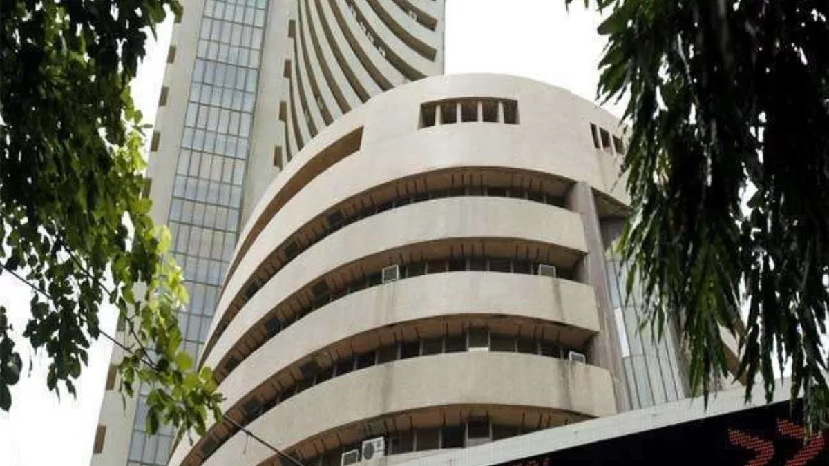 Share Market Today: शुरुआती कारोबार में Sensex 266 अंक चढ़ा, Nifty 15,850 के ऊपर