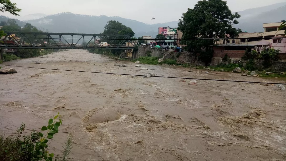 Uttarakhand Weather Update :  उत्तराखंड की नदियां उफान पर, आपदा प्रबंधन टीमों किया अलर्ट जारी