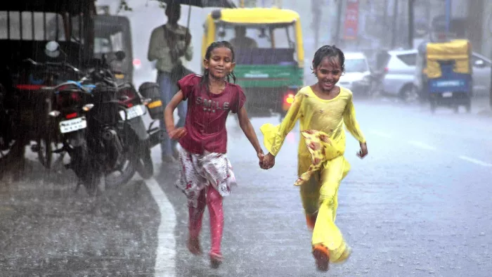 Bihar Weather: पटना समेत कई जिलों में आज बारिश का अलर्ट