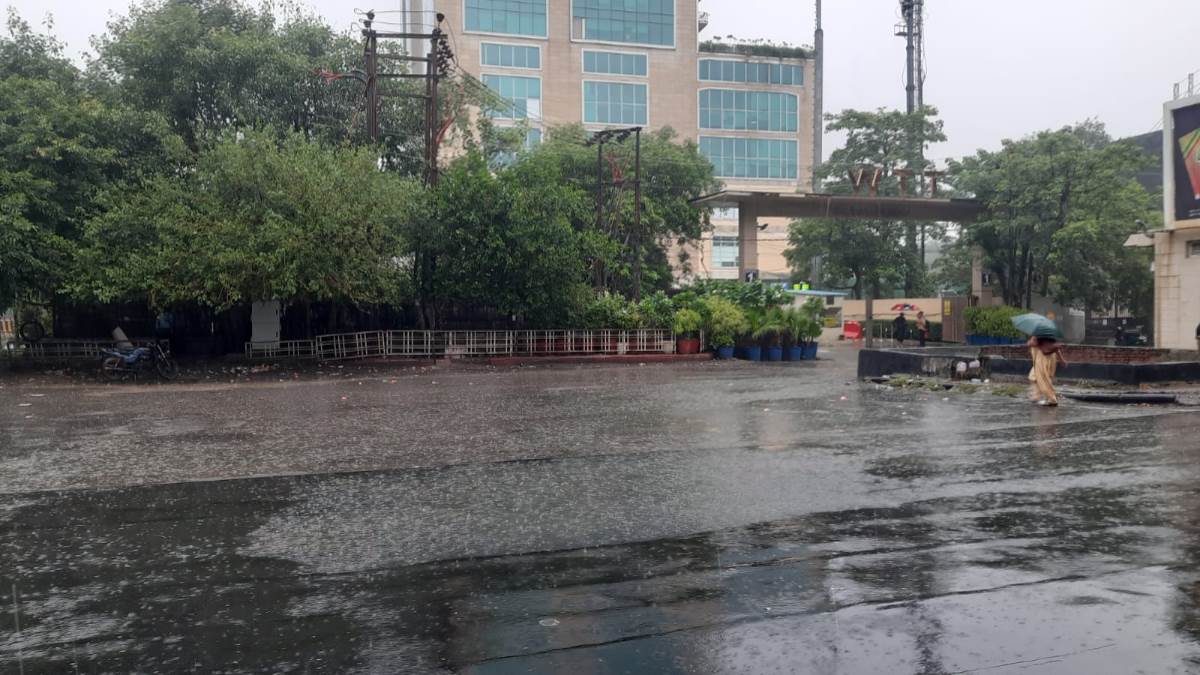 https://www.jagranimages.com/images/newimg/30062023/30_06_2023-delhi_rains_23456352.jpg